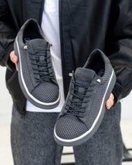 Чоловічі кеди літні RIVO GREY сірі модель тримає пару