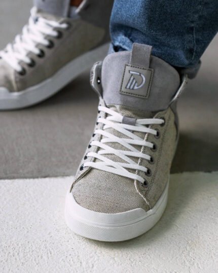 Чоловічі кеди літні FORS GREY сірі на нозі крупний план