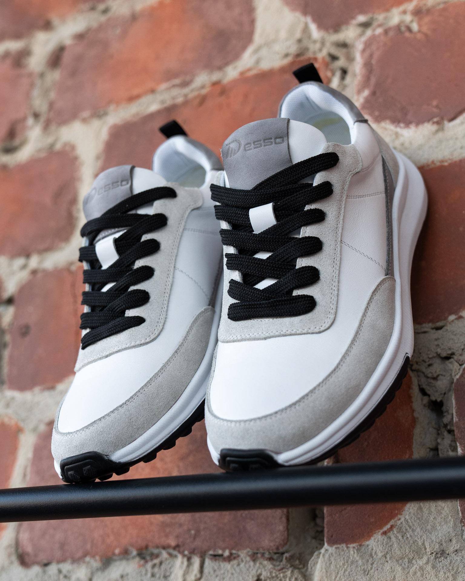 Чоловічі кросівки OBSIDIAN WHITE білі з чорними шнурками, вигляд збоку