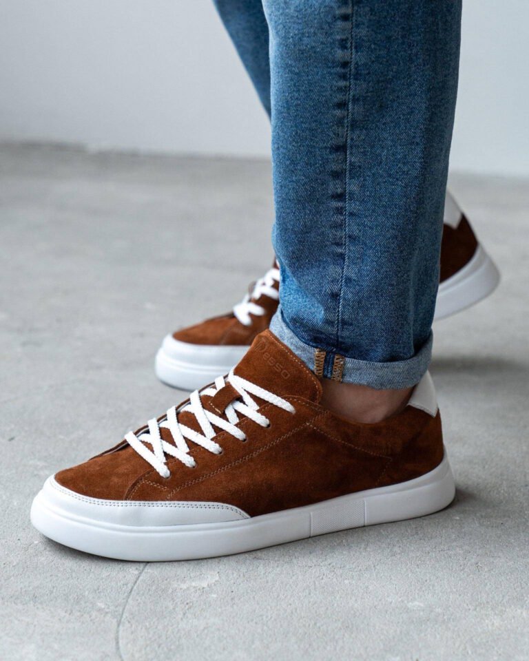 Кеди чоловічі VORTEX FOX рудо-коричневі з білою підошвою на нозі