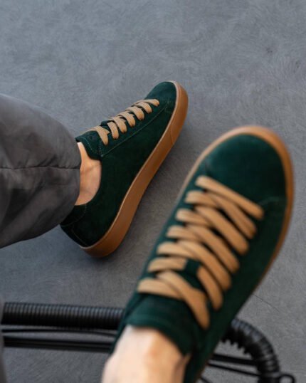 Чоловічі кеди EVERON GREEN зелені на нозі вигляд зверху