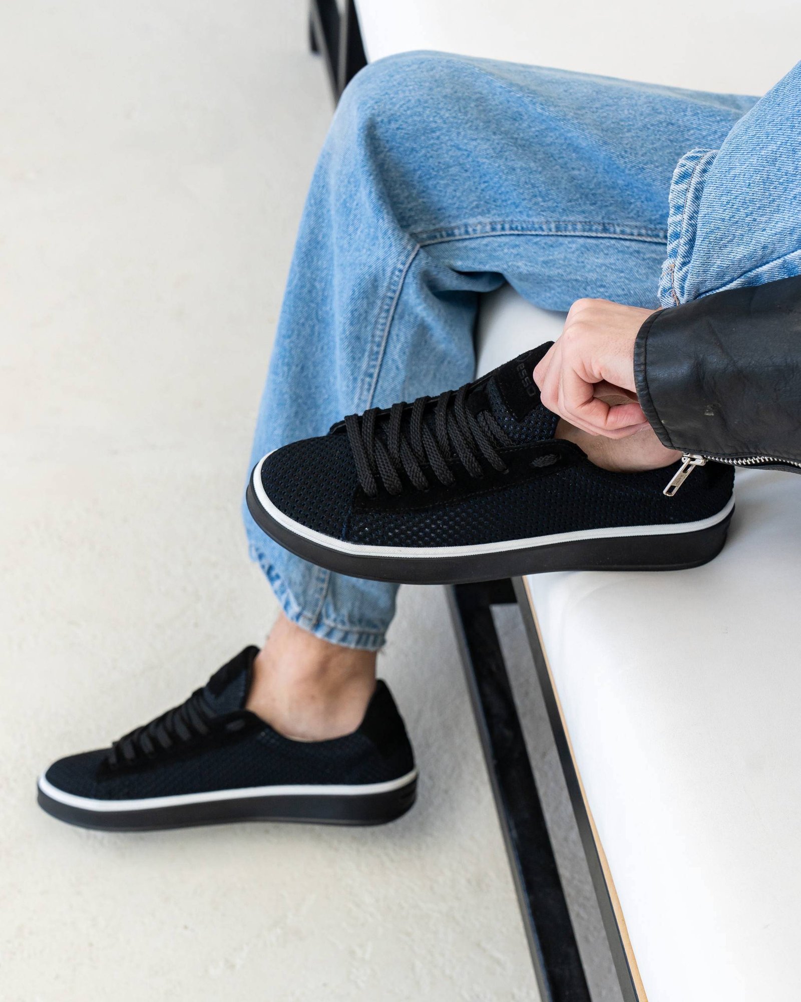 Чоловічі кеди літні RIVO BLACK чорні на нозі