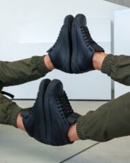 Чоловічі кеди високі SHADOW BLACK чорні боковий вигляд на нозі