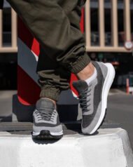 Чоловічі кросівки GRAFIT AERO графітові, задній ракурс під кутом