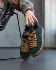 Чоловічі кеди EVERON GREEN зелені пара в руці