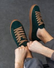 Зелені чоловічі кеди EVERON GREEN вигляд зверху на ногах