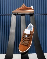 Чоловічі кеди літні AERO FIRE коричневі замшеві вертикальний ракурс