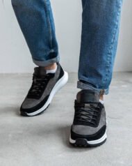 Чоловічі кросівки OBSIDIAN GREY темно-сірі, вигляд спереду на нозі