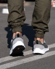 Чоловічі кросівки GRAFIT AERO графітові, вигляд ззаду на нозі