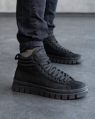 Чоловічі ботинки PRIME BLACK чорні на нозі, боковий вигляд