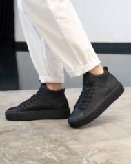 Чоловічі ботинки URBAN BLACK чорні шкіряні боковий вигляд на нозі