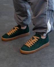 Чоловічі кеди EVERON GREEN зелені вигляд збоку на ногах