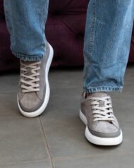 Сірі чоловічі кеди VORTEX GREY на нозі вигляд спереду