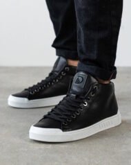 Чоловічі кеди високі SHADOW BAW чорно-білі вигляд спереду на нозі