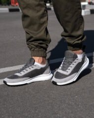 Чоловічі кросівки GRAFIT AERO графітові, боковий вигляд на нозі