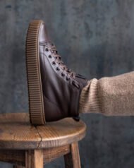 Чоловічі ботинки GLAM FOX коричневі шкіряні на стільці боковий вигляд