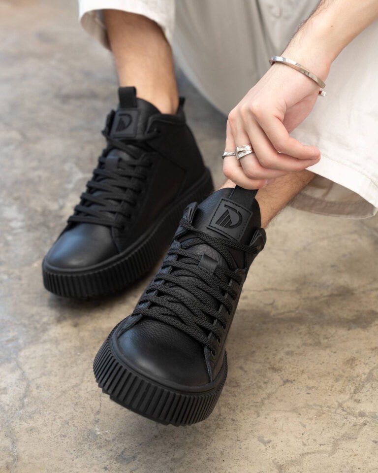 пропиши всю информацию для сео фото товар чоловічі ботинки URBAN BLACK