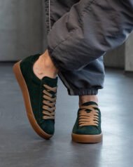 Зелені чоловічі кеди EVERON GREEN вигляд спереду на ногах