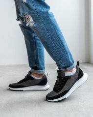 Чоловічі кросівки OBSIDIAN GREY темно-сірі на нозі, вид збоку