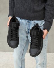 Чоловічі ботинки GLAM BLACK чорні шкіряні пара в руках