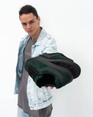 Темно-зелені чоловічі кеди HUNTER GREEN пара в руці