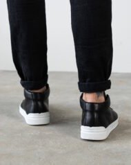 Чоловічі кеди високі SHADOW BAW чорно-білі вигляд ззаду на нозі