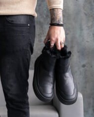 Чоловічі Barefoot анатомічні FURS BLACK чорні високі мінімалістичні кросівки в руках