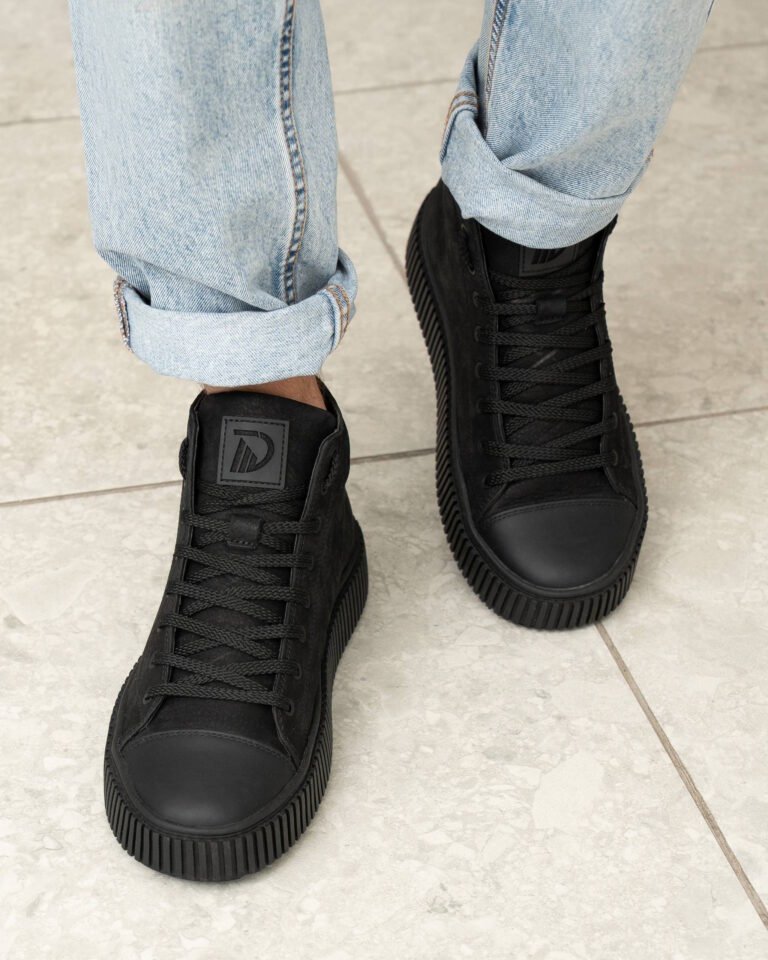 Чоловічі ботинки GLAM BLACK чорні шкіряні на нозі вигляд зверху