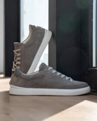 Сірі чоловічі кеди VORTEX GREY вигляд збоку з білою підошвою