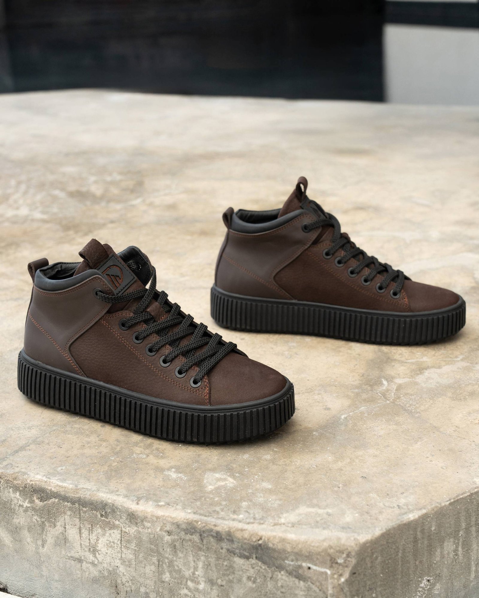 пропиши всю информацию для сео фото товар чоловічі ботинки URBAN BROWN