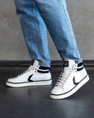 Чоловічі високі кеди NY-STAR WHITE білі вигляд збоку на моделі