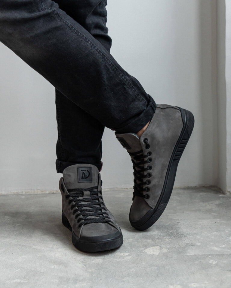 Чоловічі кеди високі SHADOW GRAFIT графітові вигляд збоку на нозі