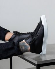 Чоловічі кеди високі SHADOW BAW чорно-білі вигляд збоку на нозі