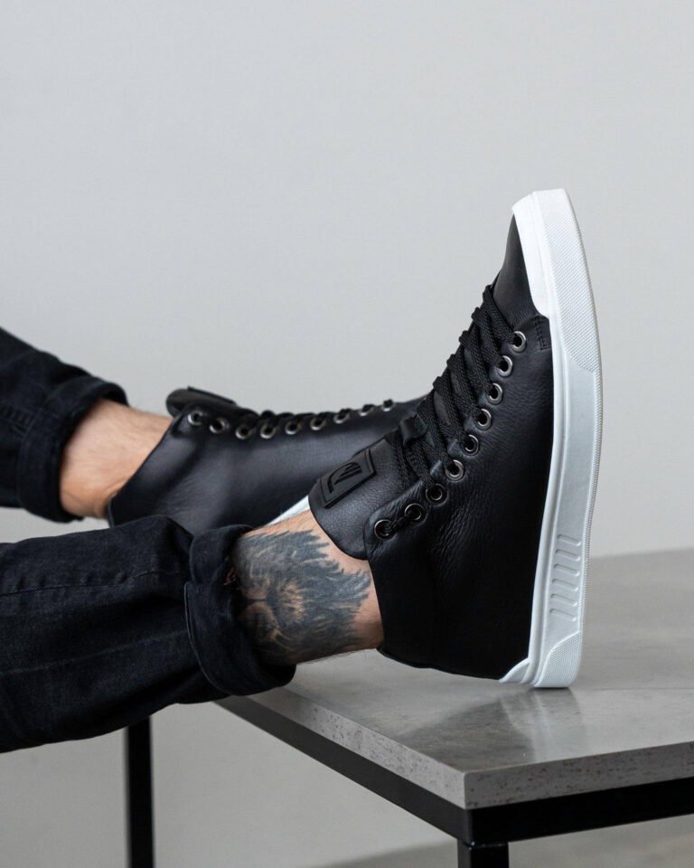 Чоловічі кеди високі SHADOW BAW чорно-білі вигляд збоку на нозі