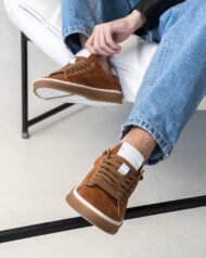 Чоловічі кеди літні AERO FIRE коричневі на білій підошві крупний план